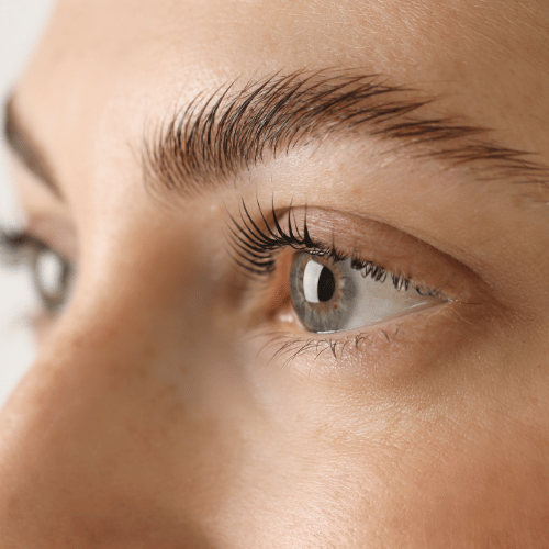 Lifting des sourcils : ouvrir le regard sans chirurgie lourde